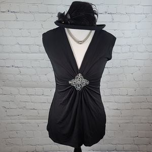 Studio Y Deep V-neck Bling Top. Size Small   B4